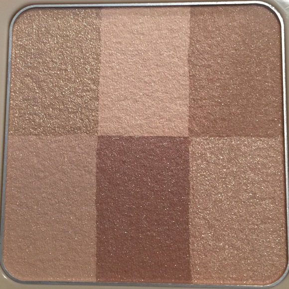 Bobbi Brown Nude Finish Illuminating Powder - Picture 8 of 11